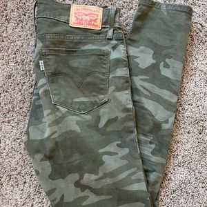 Levi’s Women 711 Skinny Ankle Jeans